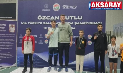 2 Bin metre yü­rü­yüş­te Tür­ki­ye şam­pi­yo­nu oldu