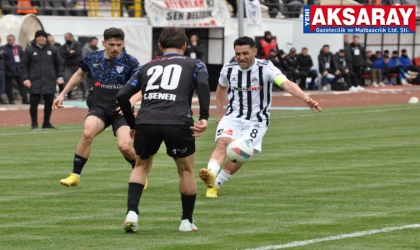 Ak­sa­ray evin­de ağır yara aldı