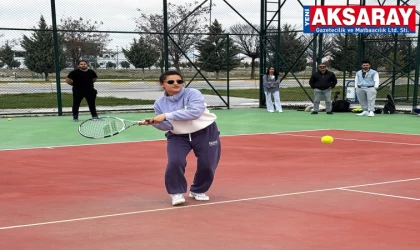 Özel sporcu Kayra Nil raketini başarıya sallıyor