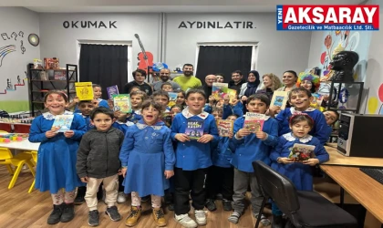 GÖNÜL KÖPRÜSÜ KURULDU Kardeş okula kitap desteği