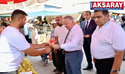 Pazarda alışveriş yaptı vatandaşlarla sohbet etti