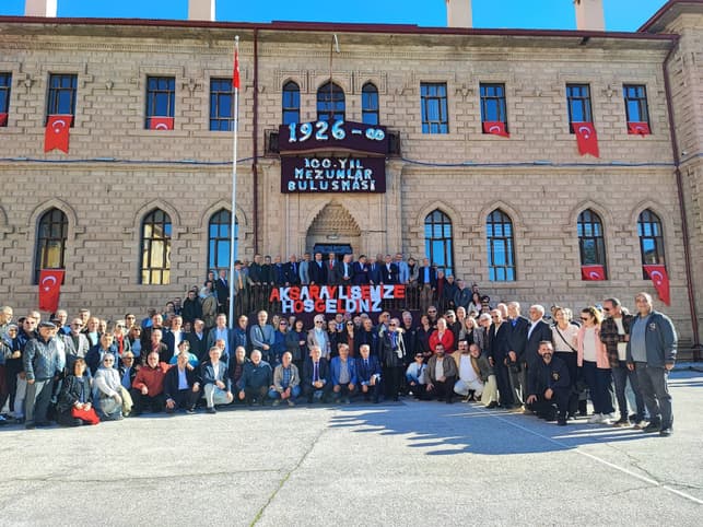 Aksaray lisesinde 100. Yıl mezunlar buluşması