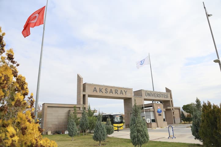 AKSARAY ÜNİVERSİTESİNDEN   30 akademisyen Türkiye genelinde ilk 10 bine girdi