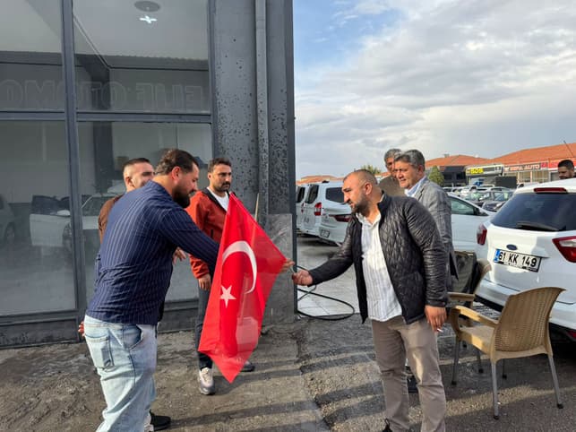 Galericiler Sitesi’nde bayrak coşkusu