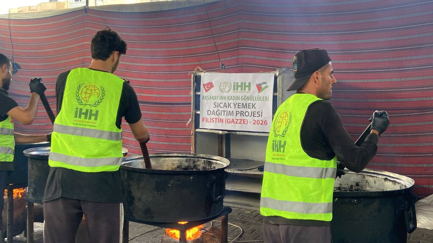 Aksaray İHH’dan Gazze’de sıcak yemek dağıtımı