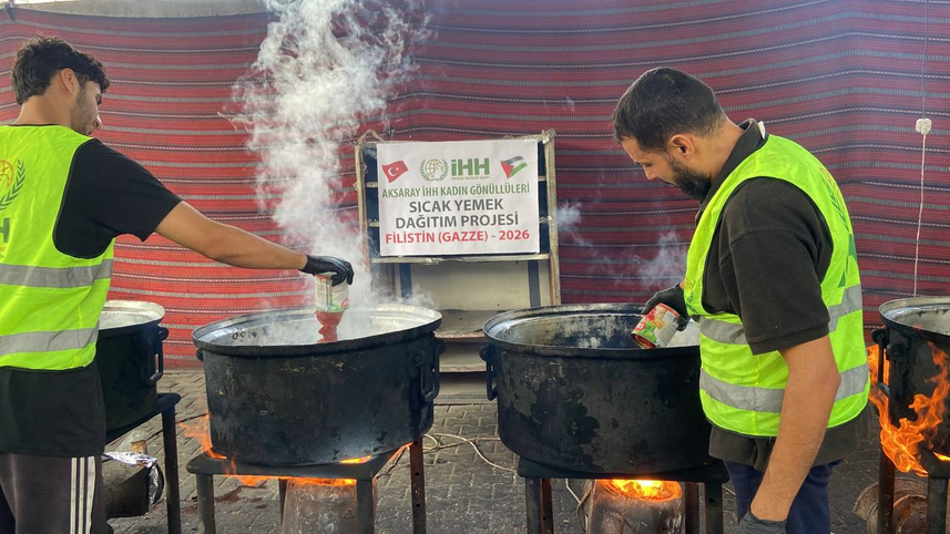 Aksaray İHH’dan Gazze’de sıcak yemek dağıtımı