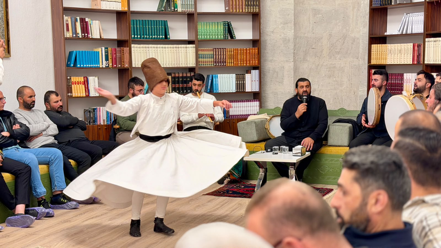 DİVANHANE’DE GÖNÜL BULUŞMALARI  ilahi ve Meşk programı yapıldı