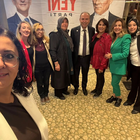 Yeni Parti’de ön seçim heyecanı demokrasi şölenine dönüştü