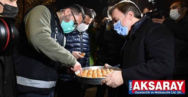 Polis ve jandarmaya baklava ve pasta ikramı