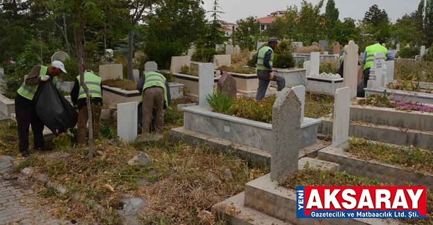 Mezarlıkta bayram hazırlığı