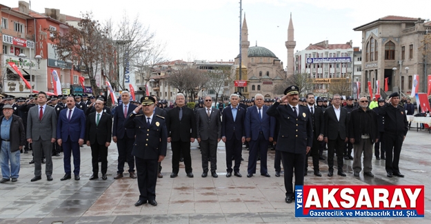 Şehitlik ziyaret edildi, kırmızı karanfiller bırakıldı