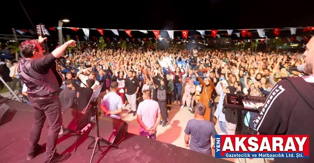 YAZA MERHABA KONSERLERİ İki müzik grubu coşturdu