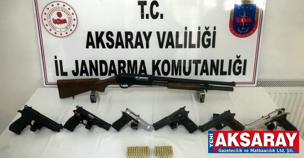 Düğünleri takip eden jandarma silahlara el koydu