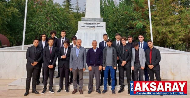 Liselilerin şehitlik ziyareti