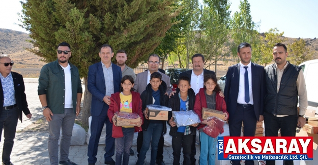 Oğuzata Okulları’nı ziyaret ederek yardımda bulundular