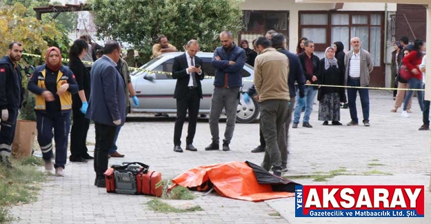 Onarmak için çıktığı çatıdan düşerek öldü