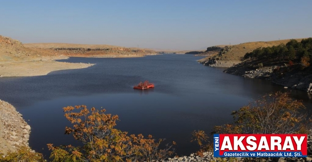 Barajın suyu giderek çekiliyor