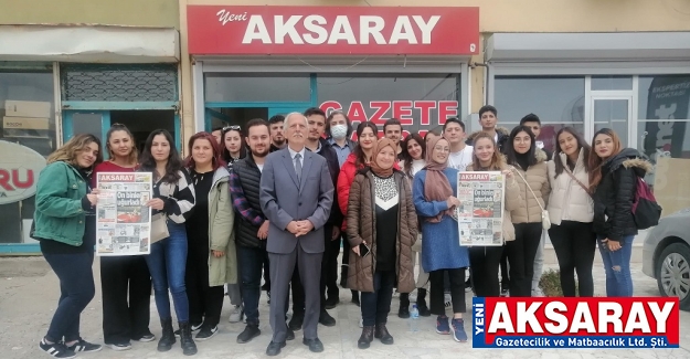 İLETİŞİM FAKÜLTESİ ÖĞRENCİLERİ  Uygulamalı gazete basım teknikleri anlatıldı