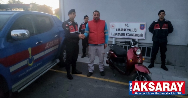 Motosikletini çalanı ihbar etti