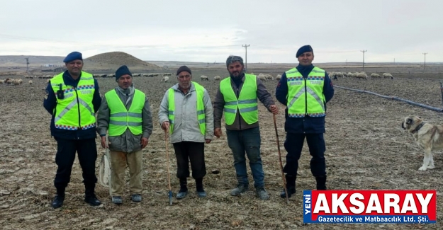 Çoban ve at arabacılarına görünür yelek verildi