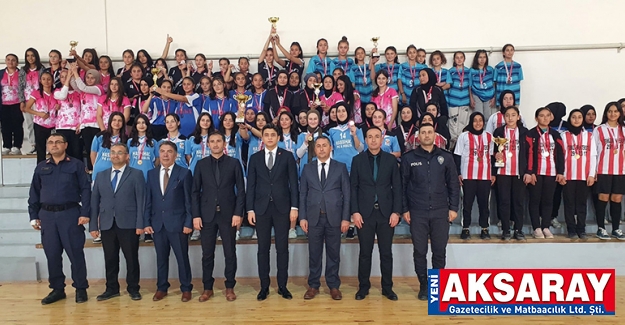 YILDIZ KIZ VOLEYBOL MÜSABAKALARI SONA ERDİ