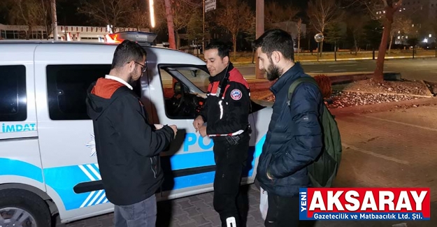 Buldukları parayı polise teslim ettiler