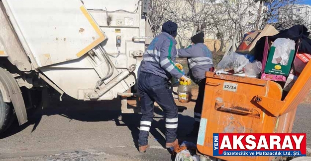 Aksaray ekibi deprem bölgesinin çöplerini topluyor