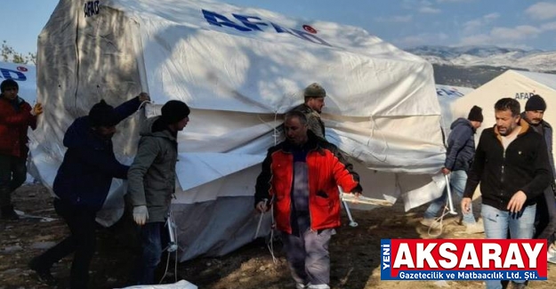 Üniversite personeli deprem bölgesinde her alanda yardımcı oluyor