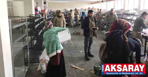 VATANDAŞ İHTİYACINI ÜCRETSİZ KARŞILIYOR Deprem bölgesine Vefa Marketleri kurduk