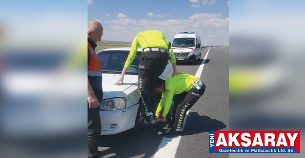 Sürücünün imdadına polisler yetişti