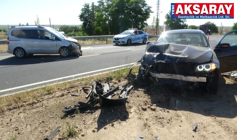 İki araç çarpıştı: 3 YARALI