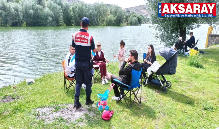 Piknikçilere çöp poşeti dağıtıldı