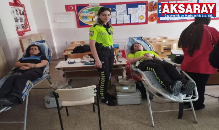 Polis memurları kan verdi