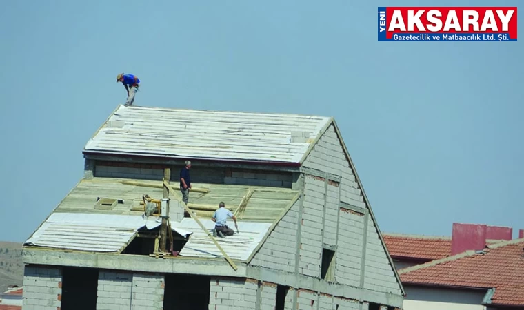  5 Katlı binanın çatısında ölüme meydan okuyorlar