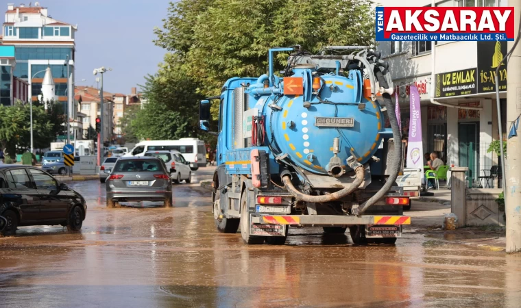 İlk sel baskınında sular ekiplerce boşaltıldı