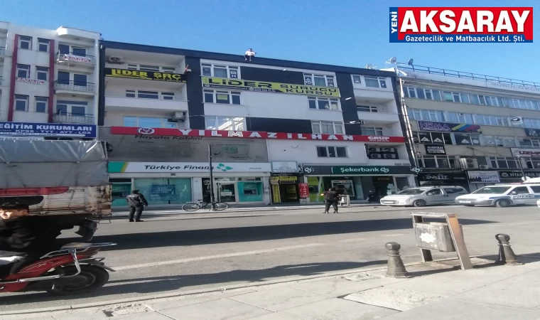 Param yok dedi, çatıya çıktı