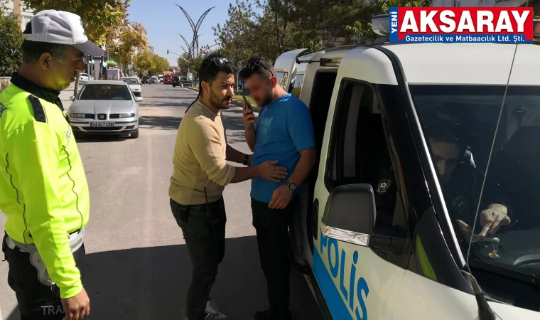 Alkolden ehliyeti alıkonulan sürücü kaçarken yakalandı