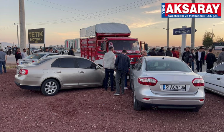 Kamyonet 5 araca birden çarptı