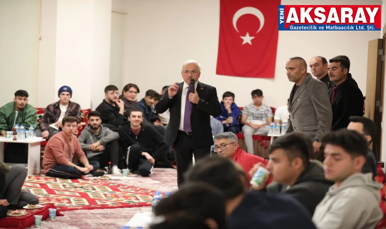 Üniversitelinin sorunlarını dinledi