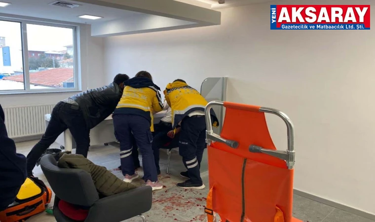 Amcasını bankada bıçakladı