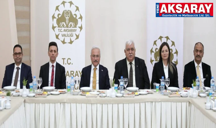 İki müdüre veda yemeği verildi