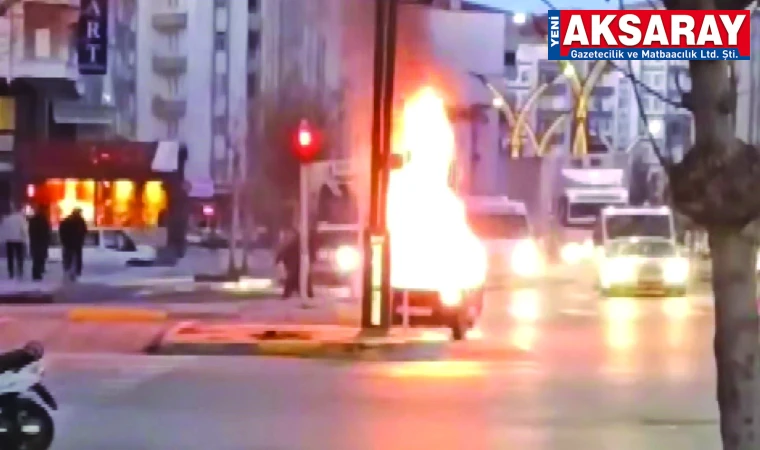 Otomobil alev topuna döndü