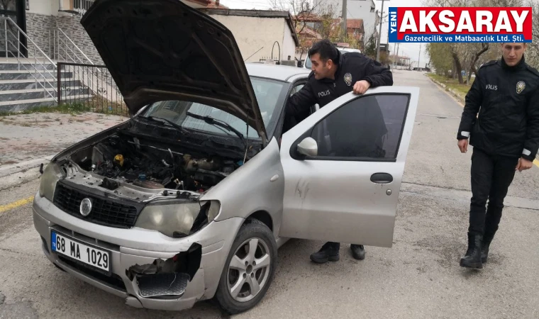 Otomobilin motor kısmı yandı