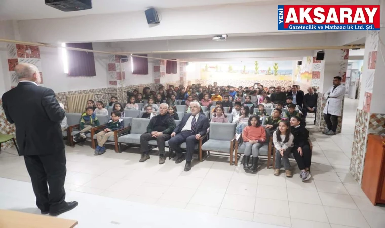 İlkokul öğrencilerine dini bilgiler verdi