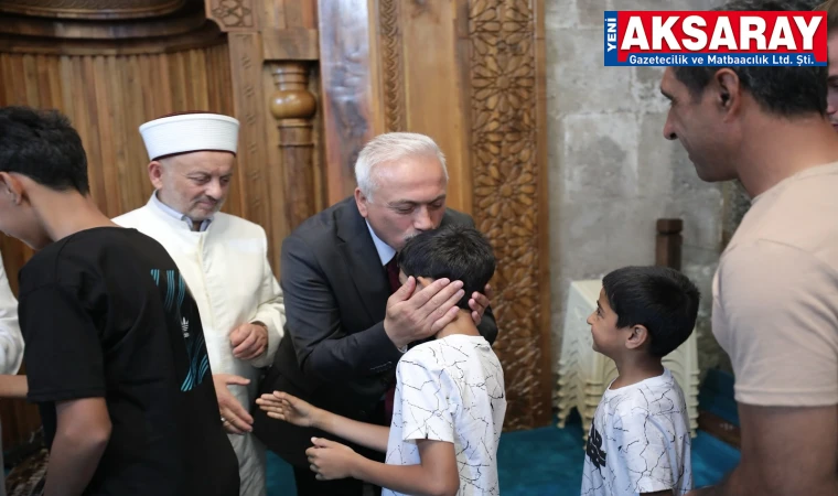 Vali Kumbuzoğlu Ulu camide bayramlaştı