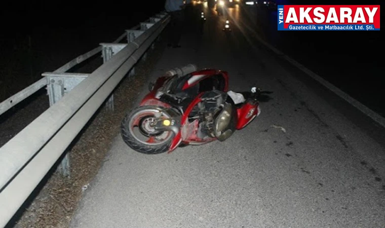 MOTOSİKLET KAZASI Otomobil çarptı:2 ÖLÜ 3 YARALI