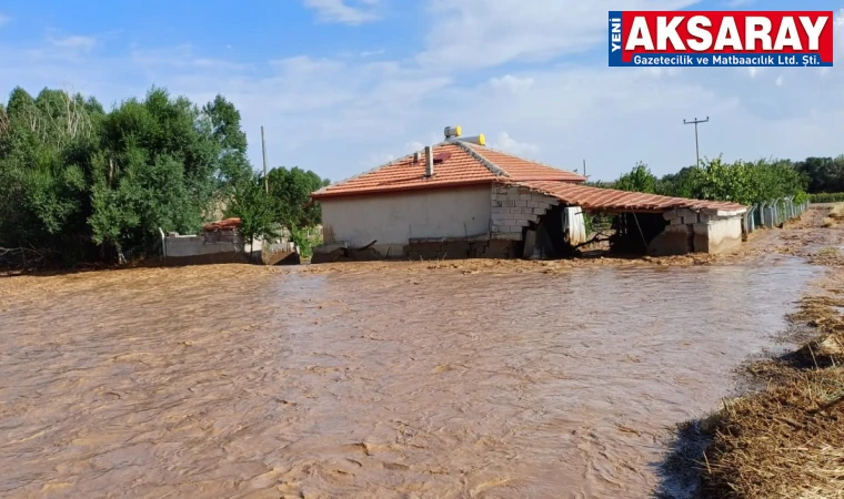 Sağanak yağış sele döndü