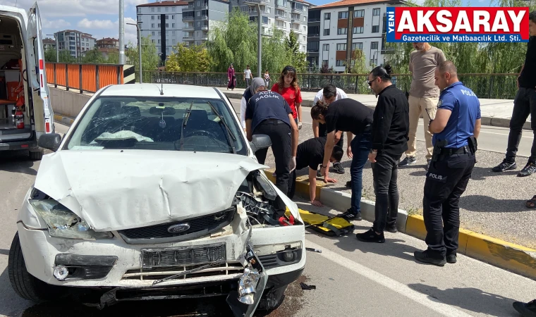 Virajı alamayan otomobil karşı şeride geçti