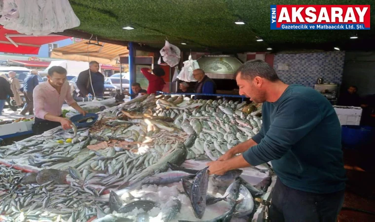 Balık tezgahları şenlendi