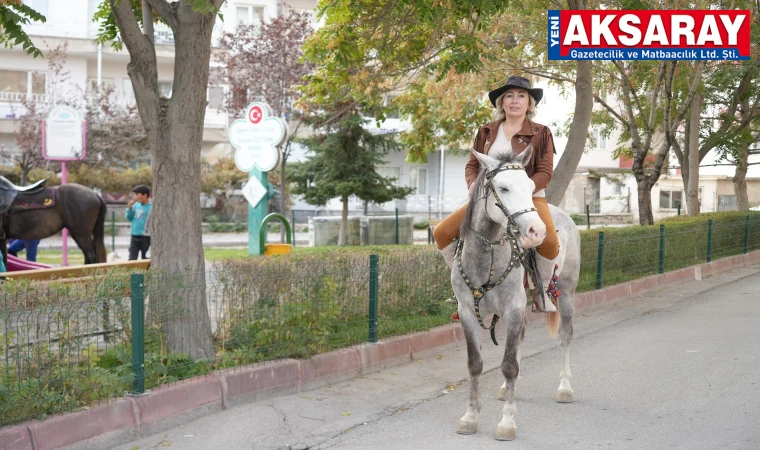 Niğde'nin kadın kovboy muhtarı, atıyla mahalleleri ziyaret ediyor